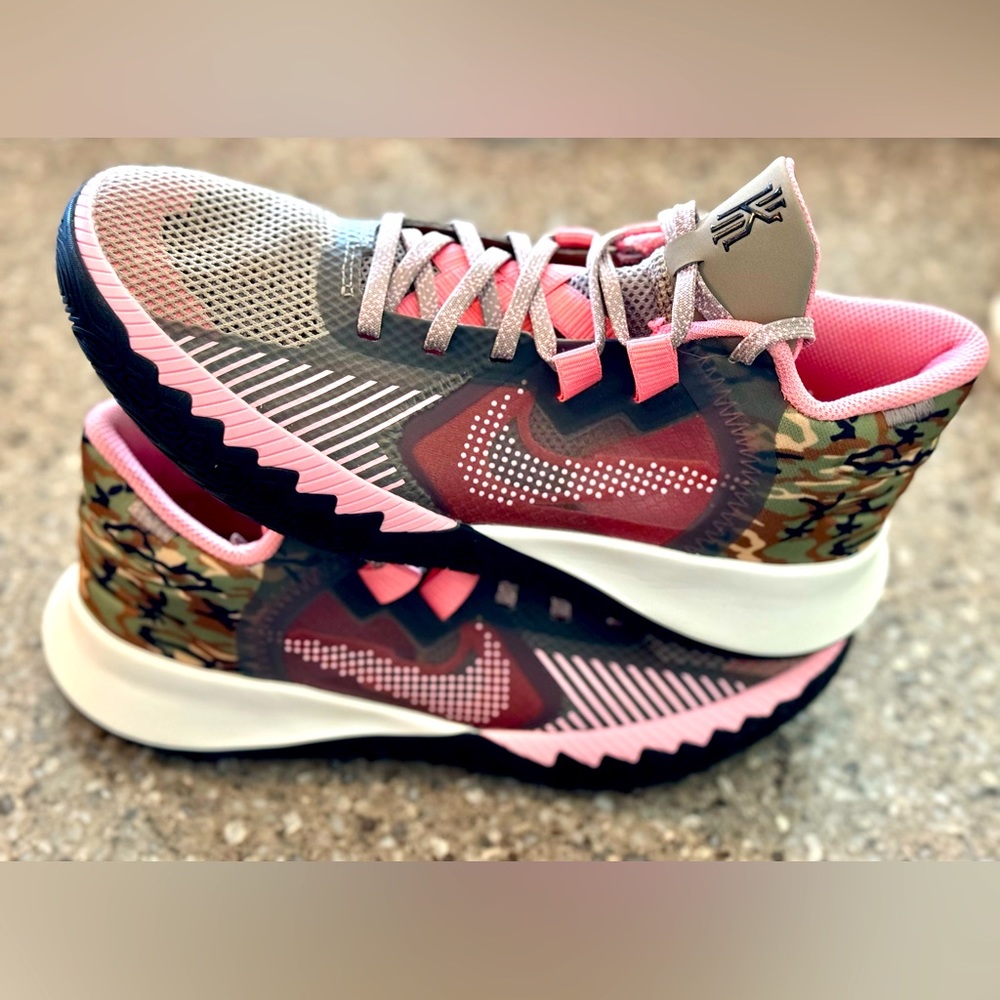 Kyrie Flytrap Basketball Shoe